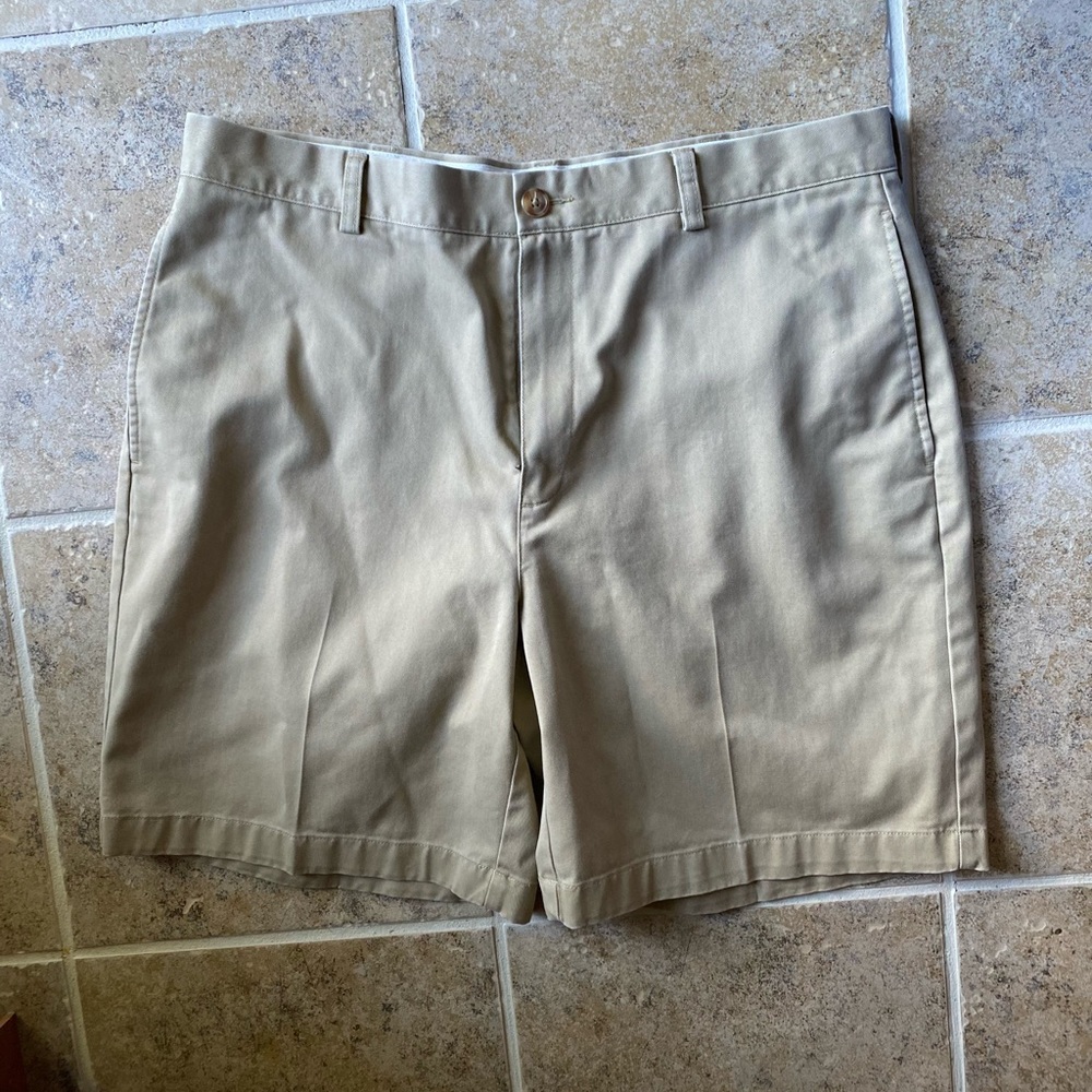 L.L. Bean - Mens (natural fit) khaki shorts, Size: 35